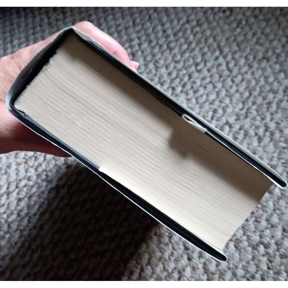 Trace  by Patricia Cornwell Large Print HCDJ 2004 Scarpetta Novel - Picture 5 of 16